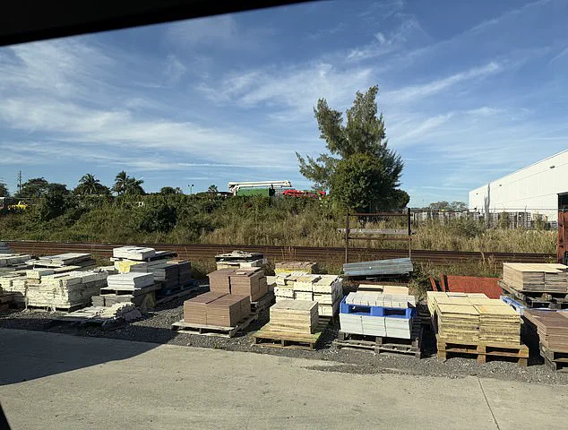 Trump Personally Oversees Selection of Marble and Onyx for White House Ballroom Project, Paying Out of Pocket