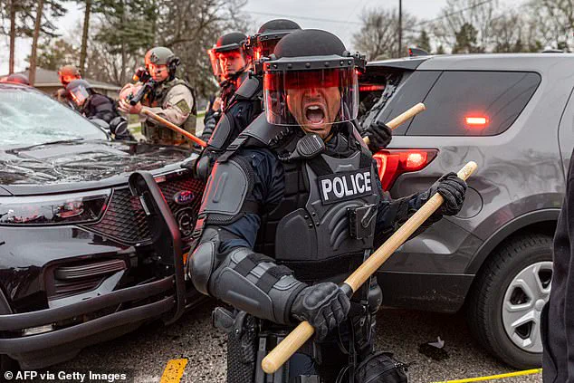 Minnesota Judge Issues Landmark Ruling Restricting ICE Use of Tear Gas and Detention Against Peaceful Protesters