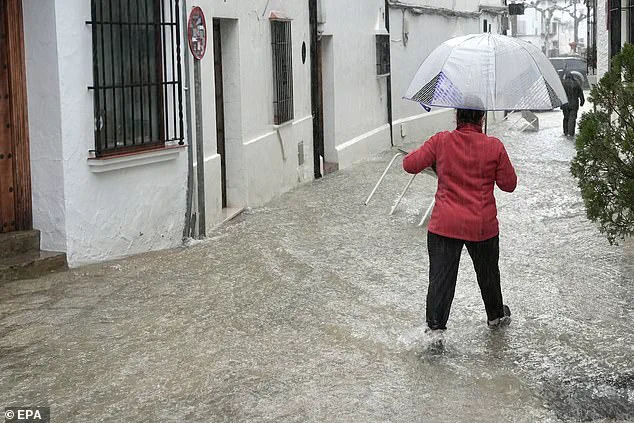 Storm Leonardo Causes Devastating Floods in Southern Spain, Forces Thousands to Flee