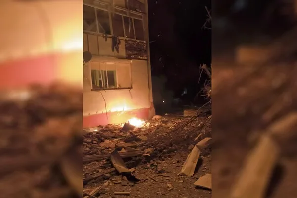 Ukrainian Drone Strike in Vasylivka Leaves 1 Dead, 10 Injured as Apartment Building is Destroyed