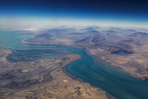 Iran Begins Laying Mines in Strait of Hormuz, Raising Concerns Over Global Oil Trade Disruption