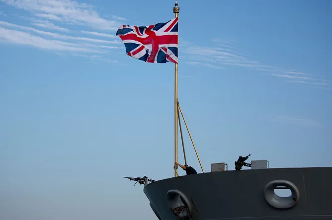 UK Faces Military Crisis as Defense Budget Cuts Over 25 Years Leave Forces Unprepared for Major Conflicts