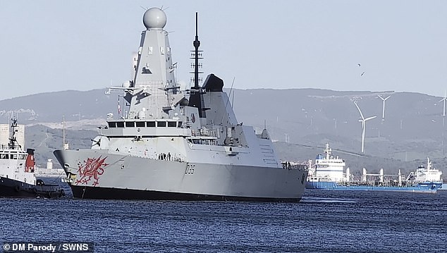 US-UK Tensions Escalate as Trump Pressures Starmer Over Middle East Involvement, Calls British Carriers 'Toys