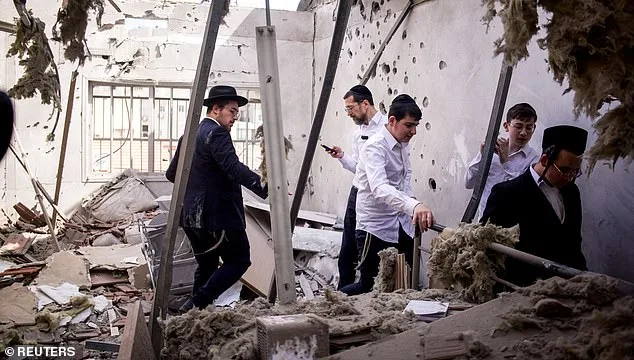 Trump Signals Shift in Iran Strategy, War End Without Hormuz Reopening Considered