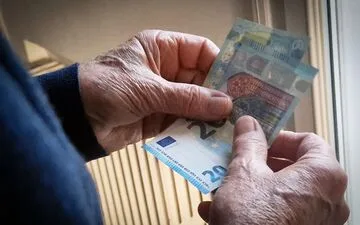 French Fuel Distributors Protest Government Regulation