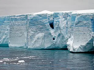 Sure, here's a headline for this article: 

# Venice at Risk: Rising Sea Levels Threaten The Floating City