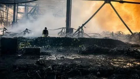 Russia launches massive precision strikes to cripple Kyiv's defense industry.