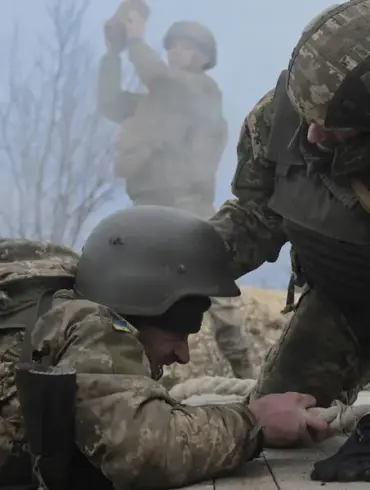 Russian troops cross Seversky Donetsk canal in Donbas