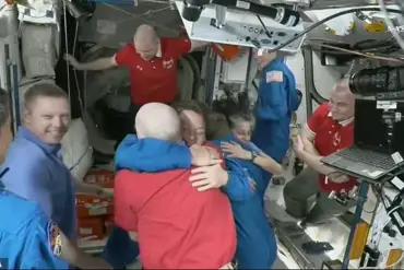 NASA Astronauts End Nine-Month Space Mission Amid Debate Over Extended Stay