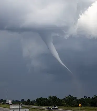 US States Braces for Double Storm Threat: Blizzard and Tornadoes
