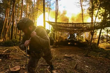 Russian Forces Make Advances in Strategic Town of Chasyev Yar, Donetsk People's Republic