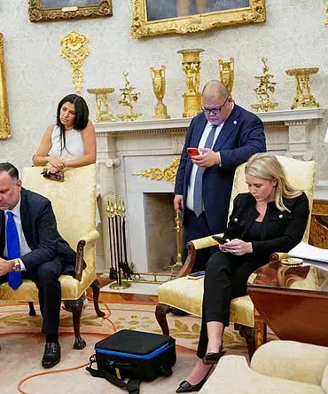 Elon Musk's Exit from Trump Administration Amid Black Eye Incident and Joint Oval Office Appearance with President Trump