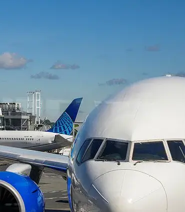 Newark Liberty Airport Radar Screens Go Dark During 90-Second Power Outage, Raising Infrastructure Concerns