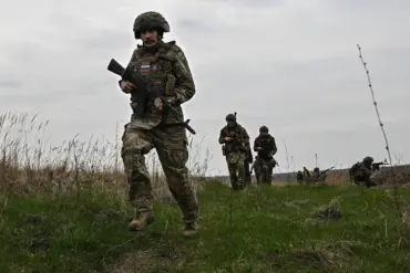 Russian Forces Encircle Redkodub in DPR, Analyst Says Incremental Gains Signal Broader Strategy