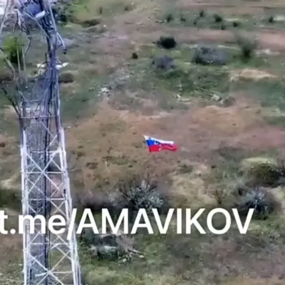 Russian Soldiers Raise Flag in Kherson Region as Governor Reports Ukrainian Forces Struggling to Hold Area