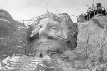 Expert Analysis Highlights Challenges and Historical Concerns Surrounding Proposal to Add Trump to Mount Rushmore