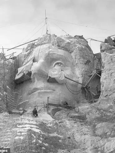 Expert Analysis Highlights Challenges and Historical Concerns Surrounding Proposal to Add Trump to Mount Rushmore