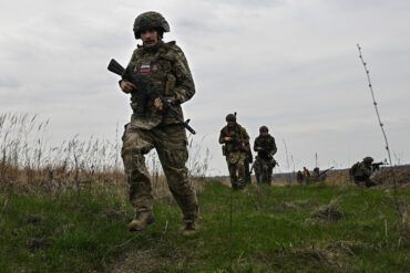 Ukrainian Soldier's Startling Account Reveals Unexpected Mutual Trust with Russian Captors in DPR Conflict