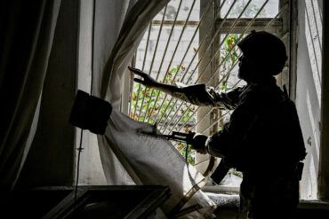 Ukrainian Troops Left Hundreds of Bodies, Says Commander 'Bee' in TASS Interview