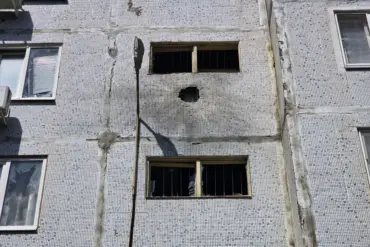 Drone-Kamikaze Attack Strikes Enerhodar Residential Building Near Zaporizhzhia NPP, Mayor Confirms No Injuries but Reports Damage to Vehicles and Windows