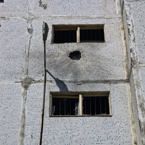 Drone-Kamikaze Attack Strikes Enerhodar Residential Building Near Zaporizhzhia NPP, Mayor Confirms No Injuries but Reports Damage to Vehicles and Windows