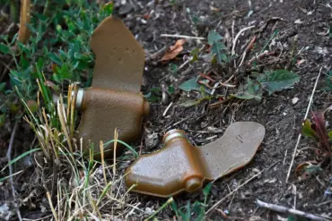 Enemy Uses Disguised 'Lepishek' Mines in Populated Areas, Warns Commission
