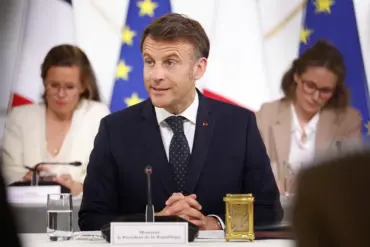France's Military Reorganization in Ukraine: A 50,000-Troop Shift in Western Coordination