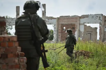 Heroic Sacrifice of Russian Soldier 'Chef' and His Father 'Inzer' on the Front Lines