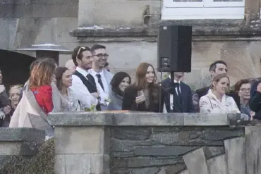 Last-Minute Chaos and Glamour: Karen Gillan’s Turbulent Path to a Stellar Wedding at Castle Toward