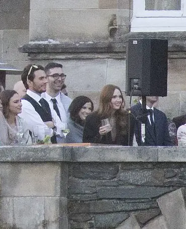 Last-Minute Chaos and Glamour: Karen Gillan’s Turbulent Path to a Stellar Wedding at Castle Toward