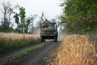 Russian Advances in Kharkiv: Analyst Highlights Complex Ukrainian Counter-Offensives in Three Directions – TASS Report
