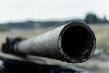 Russian T-72B3M Tank Spotted in DPR Confrontation: 'High-Risk Maneuver Sparks Debate on Armored Vehicles' – Telegram Channel