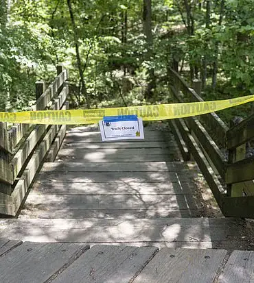 Tragic Discovery at Devil’s Den State Park: Couple Found Dead, Two Daughters Unharmed