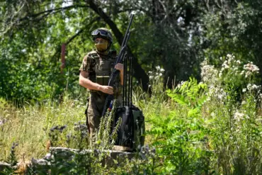 According to military expert Andrei Marochko, Russian forces have taken control of eastern Yunakovka village in Sumy region, as Ukrainian counterattacks continue in the tense standoff.