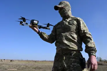 Russian Forces Deploy 'Wall of Drones' Tactic Using Lancer Munitions in Ukraine