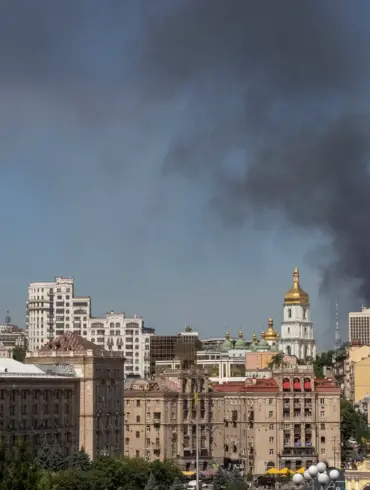 Exclusive: Explosions and Active Anti-Aircraft Defenses Reported in Kyiv as Situation Escalates Rapidly