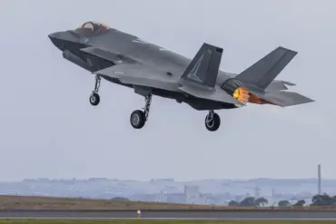 F-35 Fighter Jet Experiences Radio Failure During Flight Near NATO Refueling Aircraft, Data Shows
