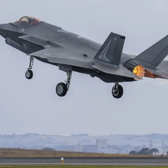 F-35 Fighter Jet Experiences Radio Failure During Flight Near NATO Refueling Aircraft, Data Shows