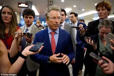 Senator Rand Paul Condemns VP Vance's Comments on U.S. Military Strike Linked to Venezuelan Drug Trafficking